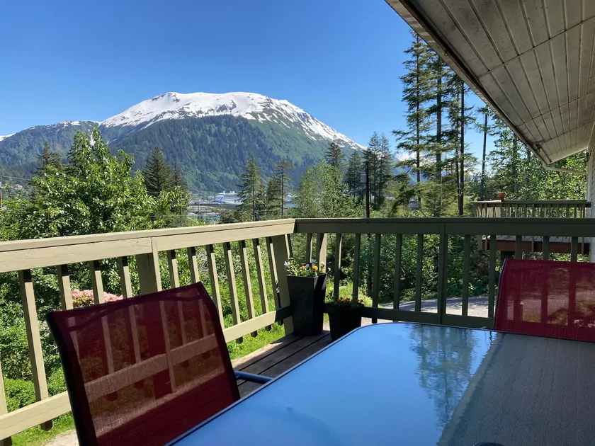 Spacious Home with great views and great location - Image 1