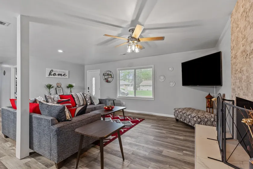4 bedroom spacious oasis with game room, sleeps 11 - Image 1