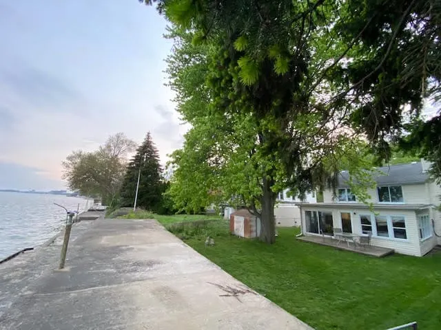 Peaceful Lakefront Living – 3-BR Home with Breathtaking Views; Pet & Smoke-Free - Image 1