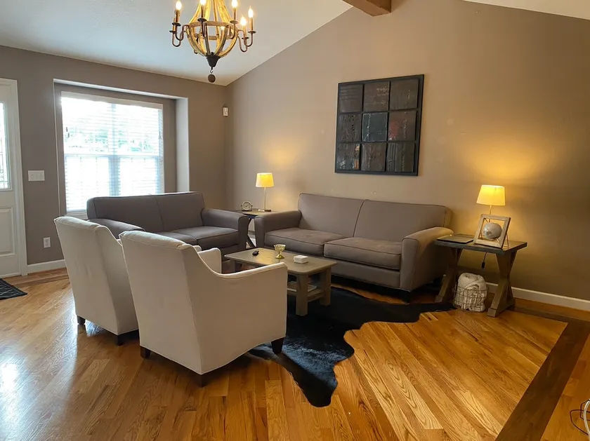 Cheerful 4-bedroom, 3-bath Townhome in Lawrence - Image 1