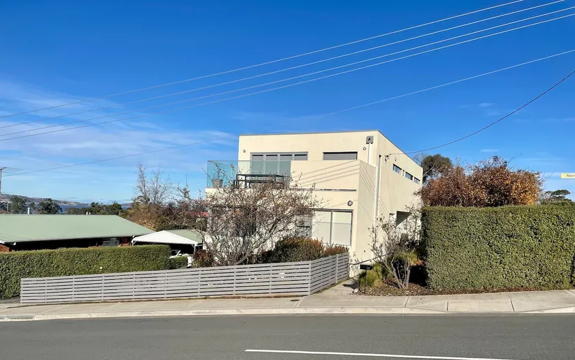Norwood - Modern - 15mins to CBD - Image 1