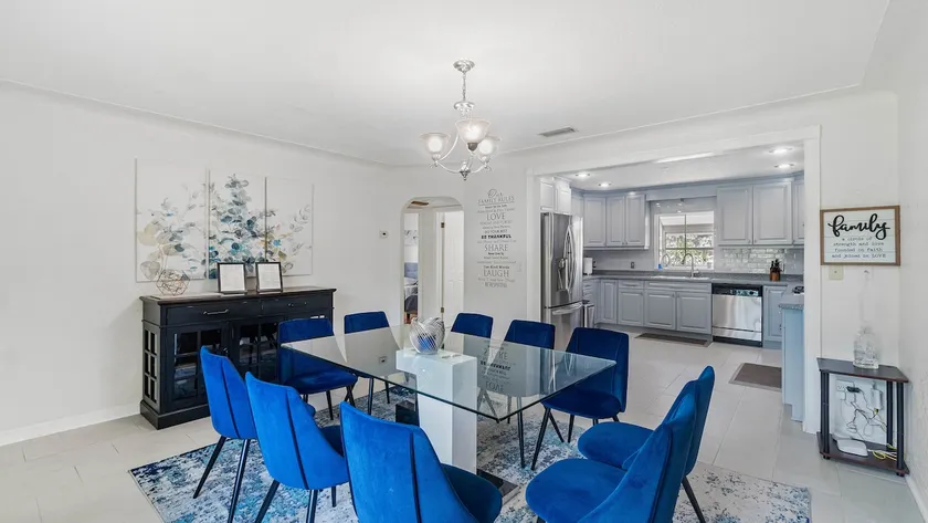5bd/3.5ba BIG House w/ POOL near Pinellas Park. - Image 1