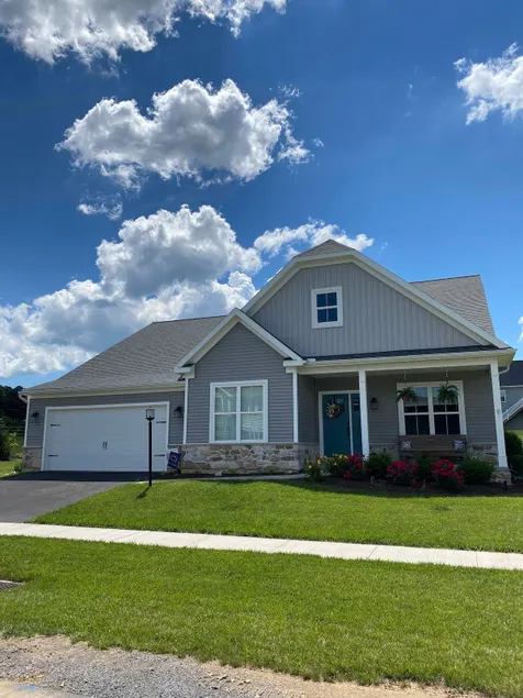 Claire's Place: sleeps 8, 3 bedrooms, 2 full baths - Image 1