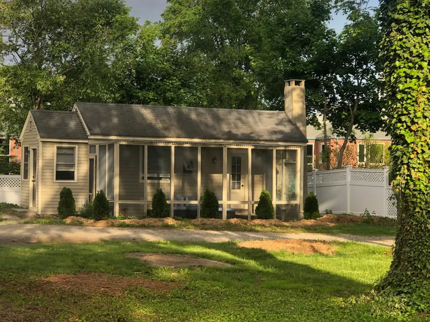 Tiny home one block from the town green. - Image 1
