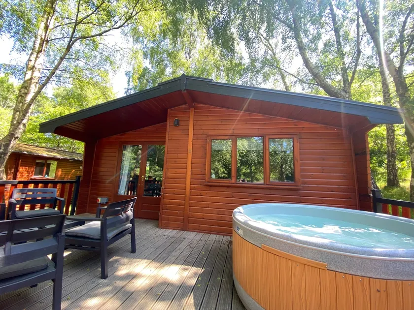 L02 - The Penrhyn Spa with Hot Tub - Image 1