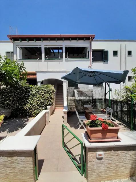 Holiday home in a residence 200 meters from the sea - Image 1