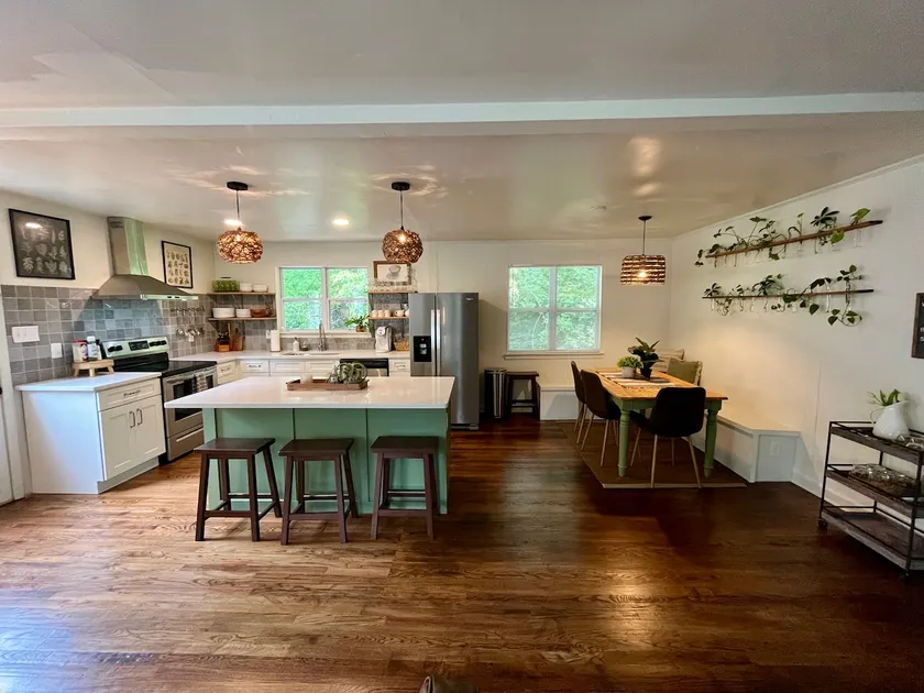 Charming Home- 7 min to downtown - Image 1