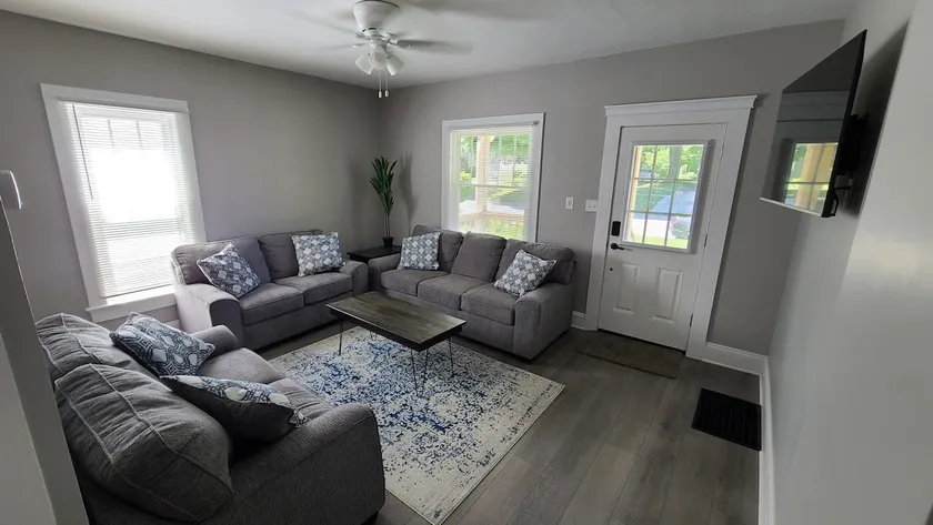 Newly Renovated 3 Bedroom Home Historic Bridge St. - Image 1