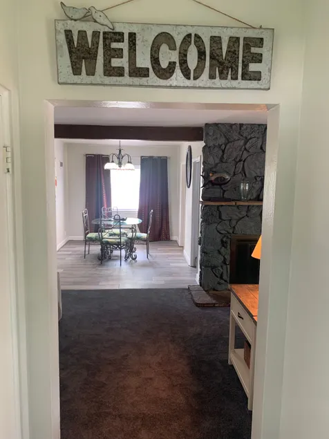 Spacious 5 bed 2 bath house in quiet neighborhood. - Image 1