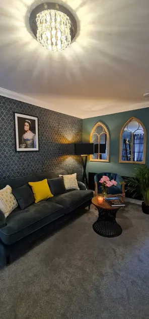Stylish Scottish House with garden & parking - Image 1