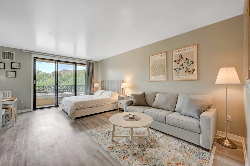 Lake Las Vegas. *NEW* MODERN Studio + pool & lake! - Image 1