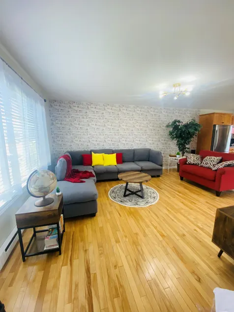 Entire townhouse ,King bed,AC,Parking fast wifi - Image 1