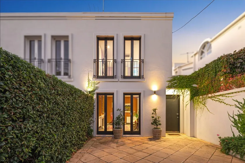 Sophisticated art deco in the heart of Toorak - Image 1