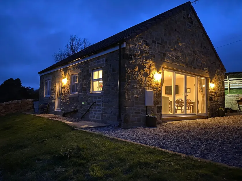 Recently converted cottage with panoramic views - Image 1
