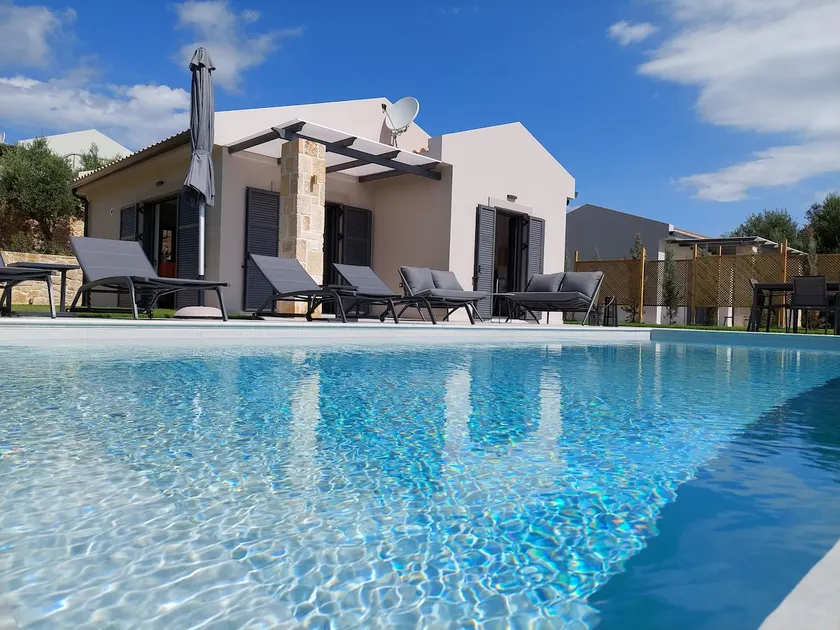 Alekos Beach Houses-Waters Edge - Image 1