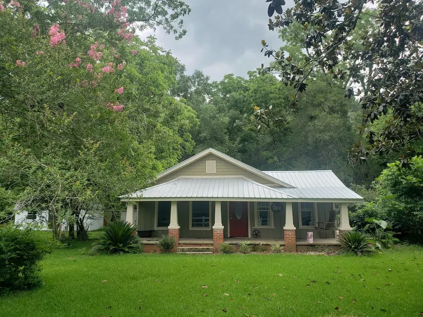 Beautiful cottage nestled in the country - Image 1