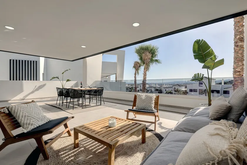 Brand New, Elegant Three Bed Apartment - Image 1