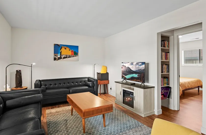 Lovable Loft w/AC, Large Balcony, King Beds, W/D, Garage, 3 Smart TVs, Fast WiFi - Image 1