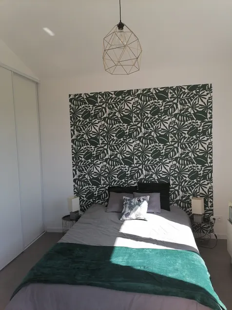 Independent suite with private shower room and toilet - Image 1