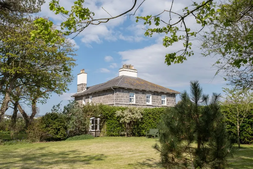 Church Farmhouse - Castle View (4 bedroom) & Church View (2 bedroom) - Image 1