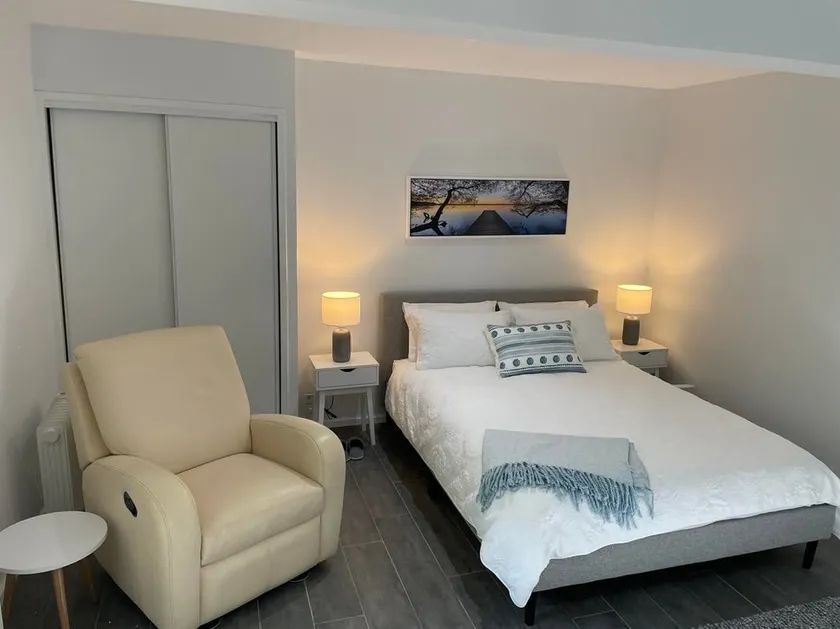 Modern, private self-contained 1 bedroom studio - Image 1