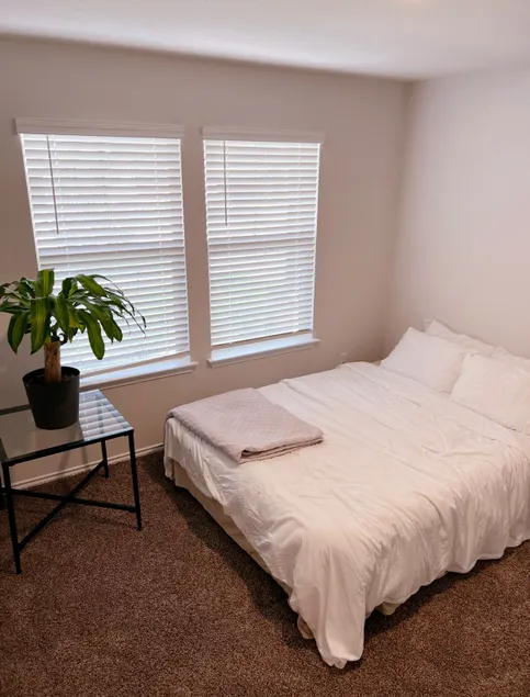 Cozy 3 Bed 2 Bath Near Samsung. Monthly Stays! - Image 1