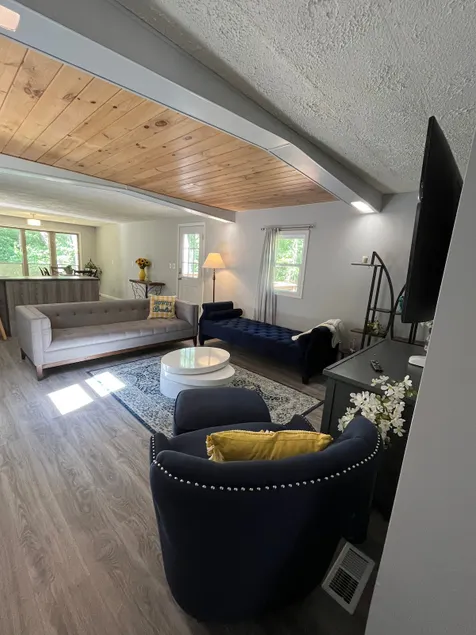 Cozy Modern Cabin in the Woods - Image 1
