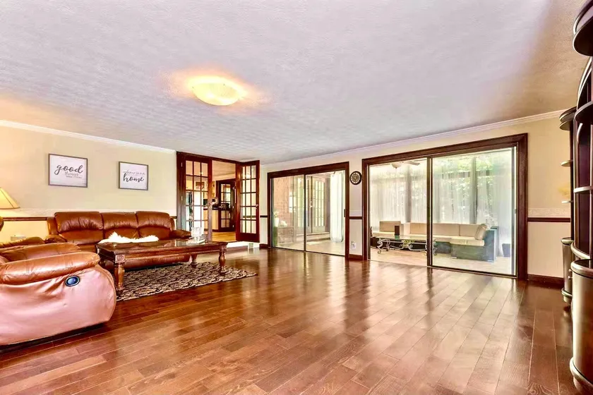 Beautiful and quite 4 bedroom/10 guests ranch home - Image 1