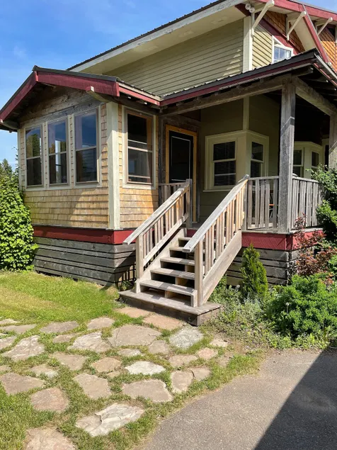 Private suite in cottage country, minutes to beach - Image 1