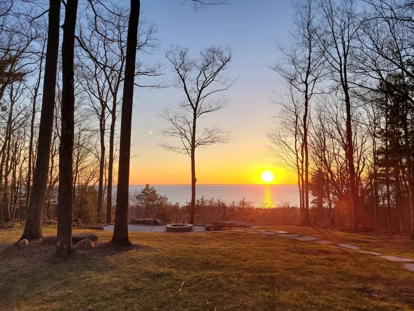 Sunset Sanctuary-Bay side Bluff with Hot Tub - Image 1