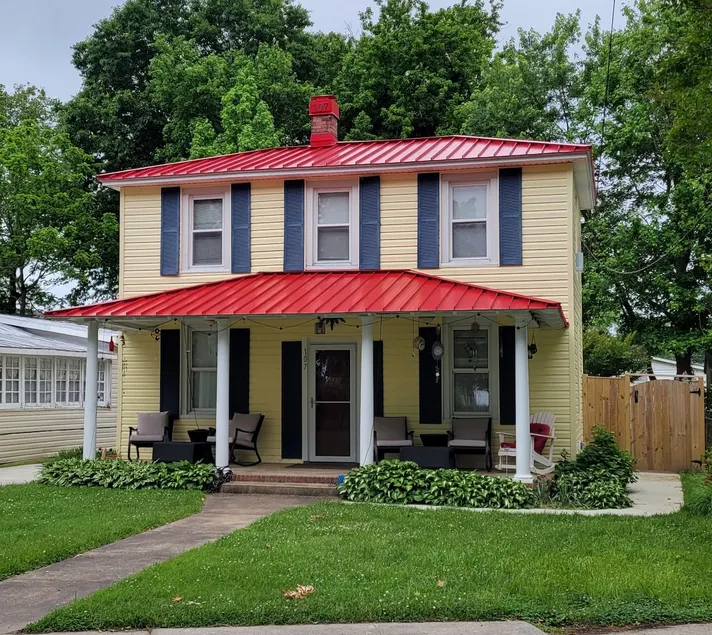 Red Roof Cottage 4BR/2BA, Pet ok, 1 block to beach - Image 1