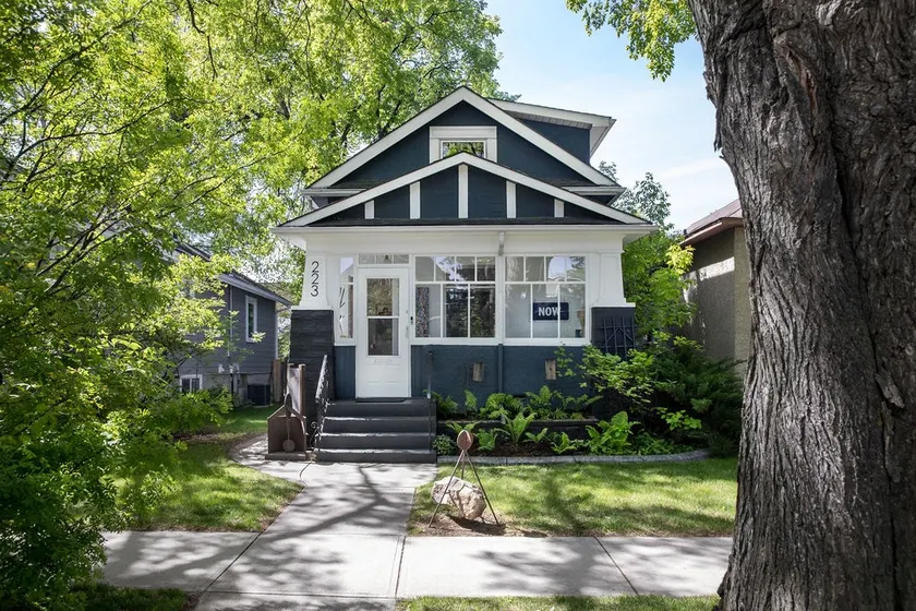 Charming 100 year old Cottage, hot tub, near DT - Image 1
