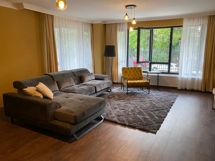 1001 Central Large Modern Design - Image 1
