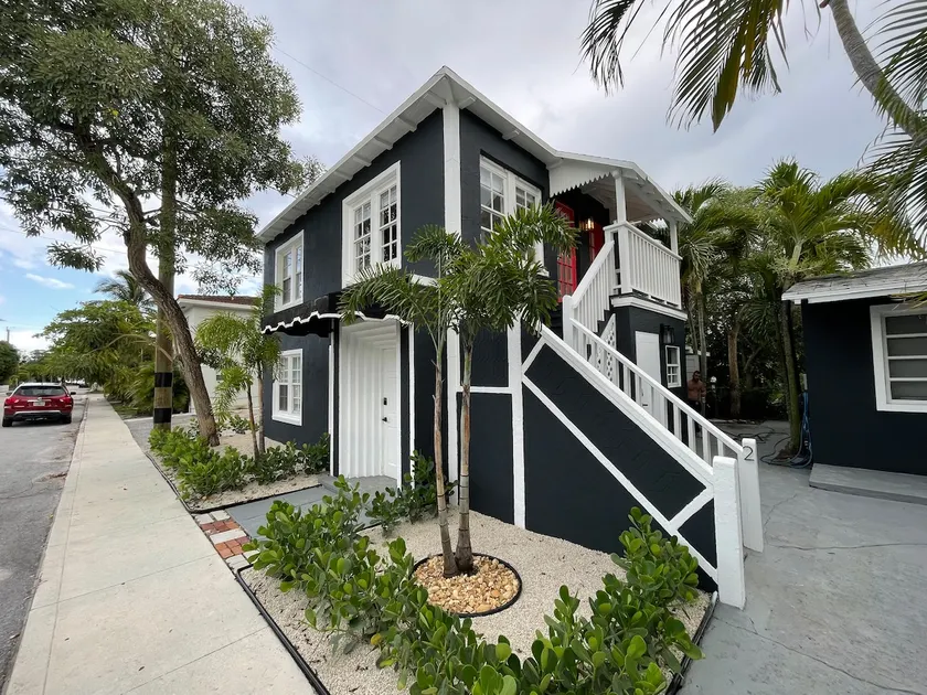 Modern 2BR Steps 2 Water Near Downtown! Fast Wifi - Image 1