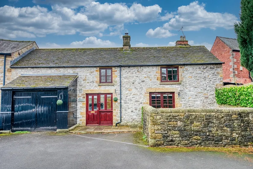 Stunning 2 Bed Cottage Walk into Bakewell Pass the Keys - Image 1