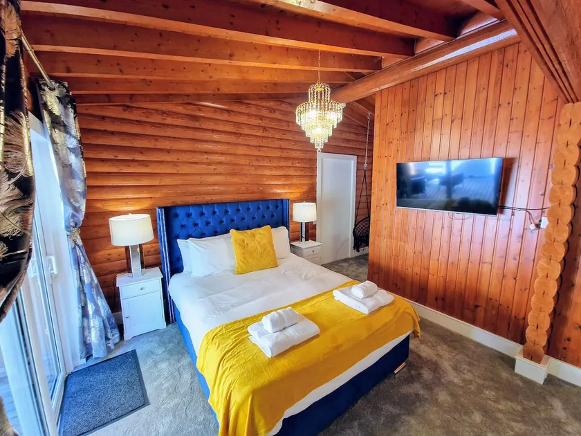 Kaoglen Apollo -Hot tub-Pitlochry-Pet friendly - Image 1