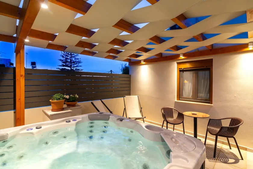 Eleni Luxury Maisonette with Jacuzzi - Image 1