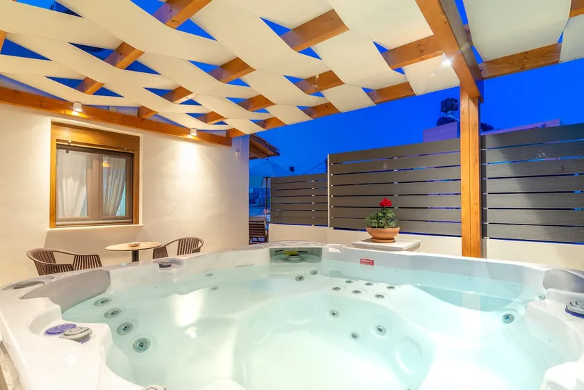 Eleni Luxury Maisonette with Jacuzzi - Image 1