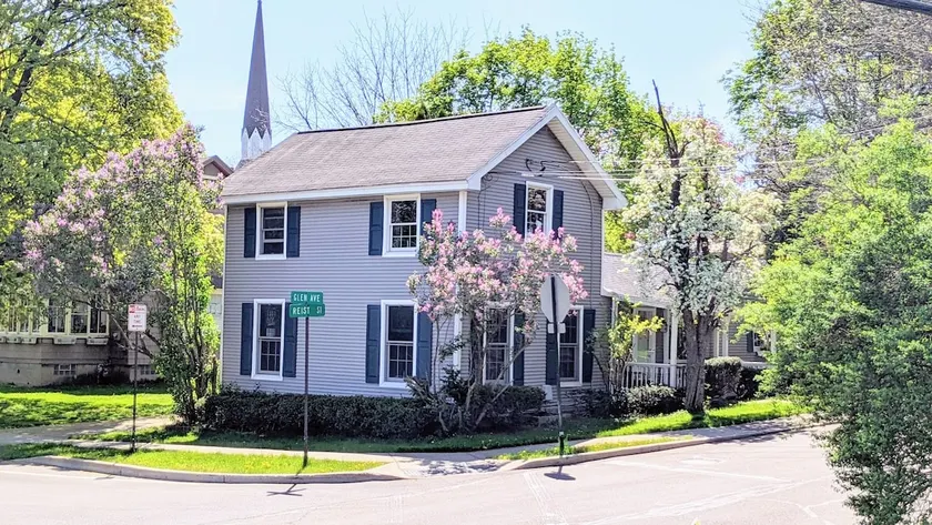 Private House, off Main Street, parking, pets - Image 1