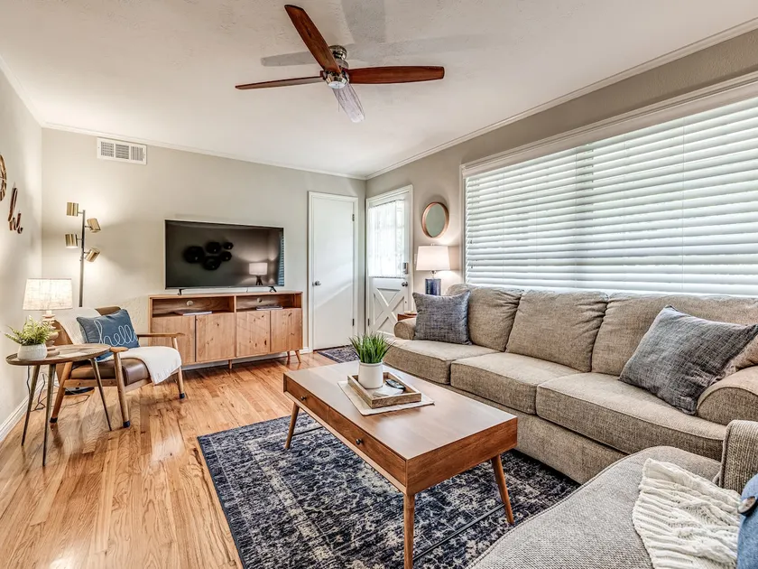 Beautiful Curated Upscale Cottage near Everything! - Image 1