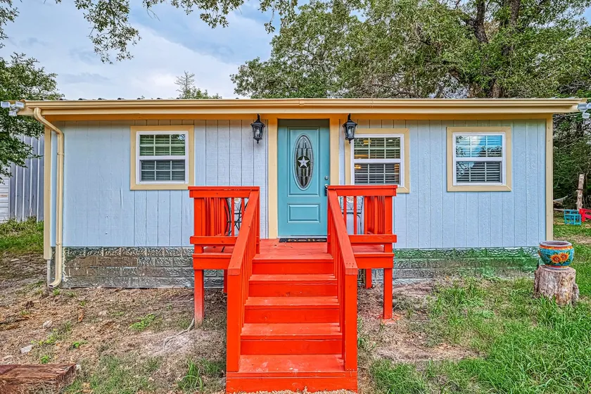 Peaceful Pet-Friendly Stay Near Round Top & Lake - Image 1