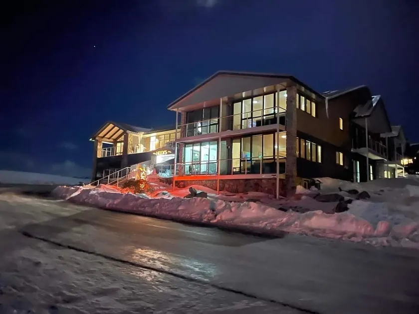 Prime Position 4 Bedroom Snow Chalet Smiggin Holes - Image 1