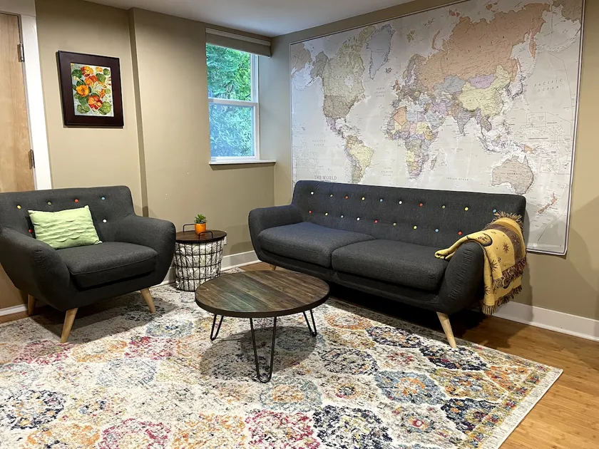 Cozy Guest Suite with Hot Tub and Large Backyard - Image 1