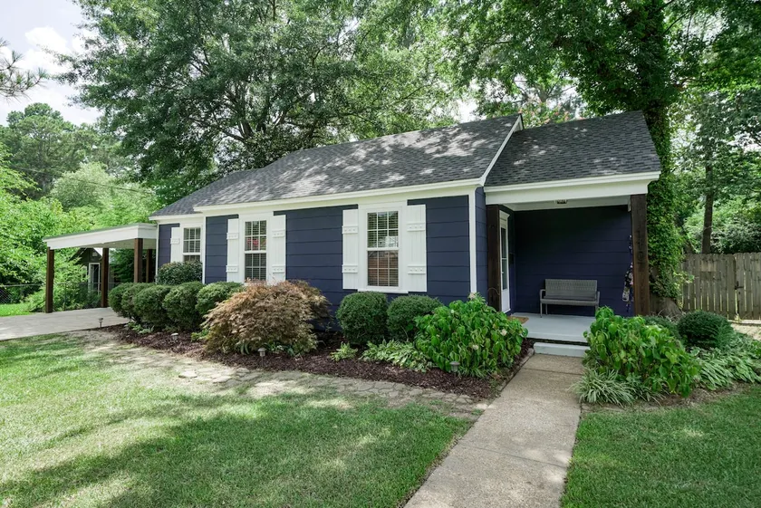Cozy Dog-Friendly Cottage Near Downtown Tupelo - Image 1