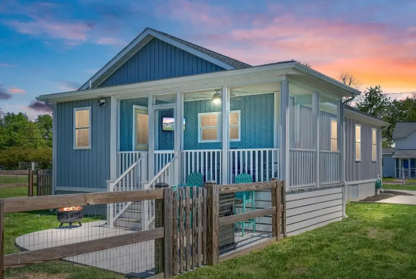 Kokomo Cottage situated between the River and Bay - Image 1
