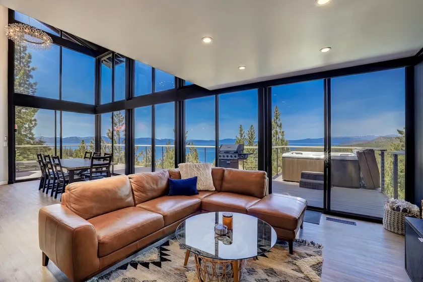 Luxury Estate | Hot Tub & Lake Views | Sleeps 8 - Image 1