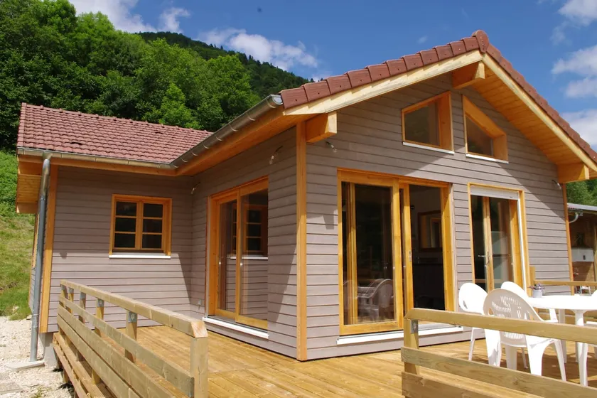 90 m2 riverfront cottage - Image 1