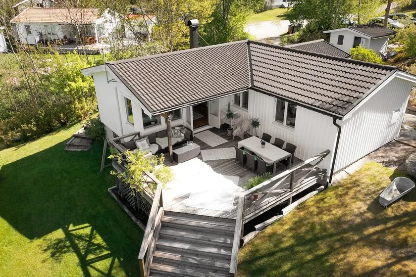 Charming family villa by the sea, sleeps 6, Tjörn - Image 1