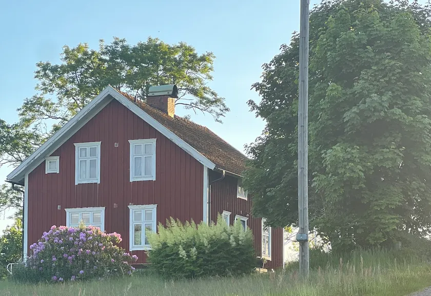 Idyllic accommodation with its own swimming lake near Isaberg - Image 1