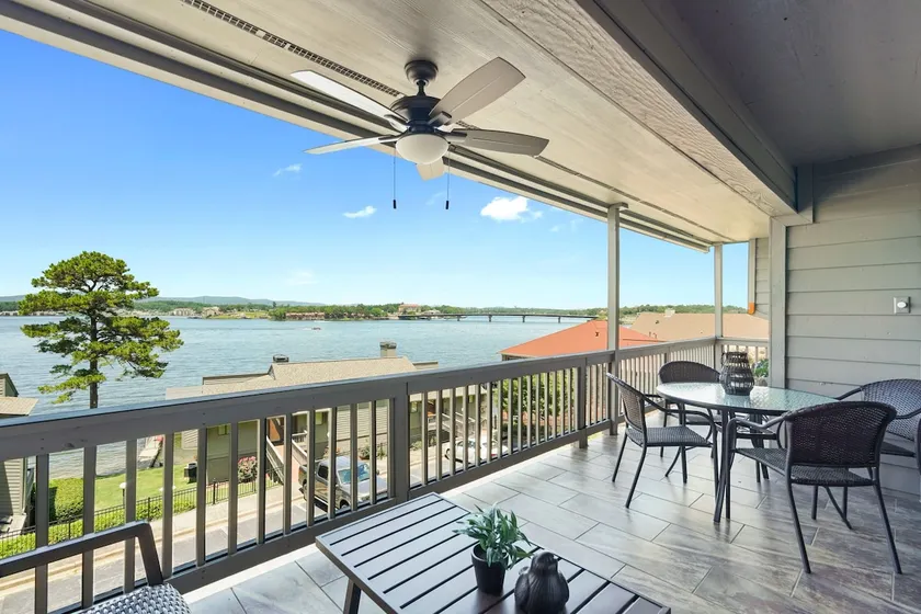 Large Lake Hamilton Paradise! | 3BED w/ Lake View! - Image 1